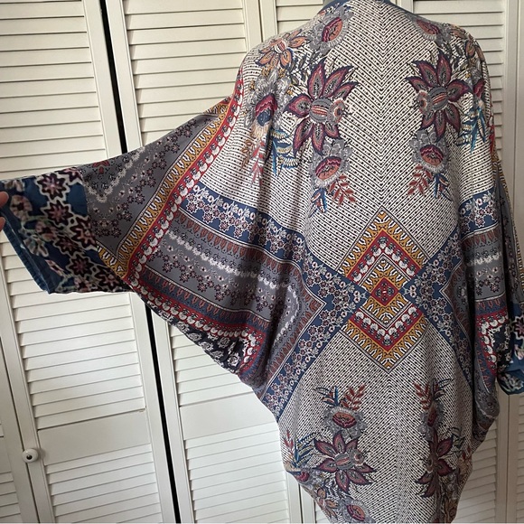 Mahila open-front kimono style top. 0/s - Picture 7 of 10